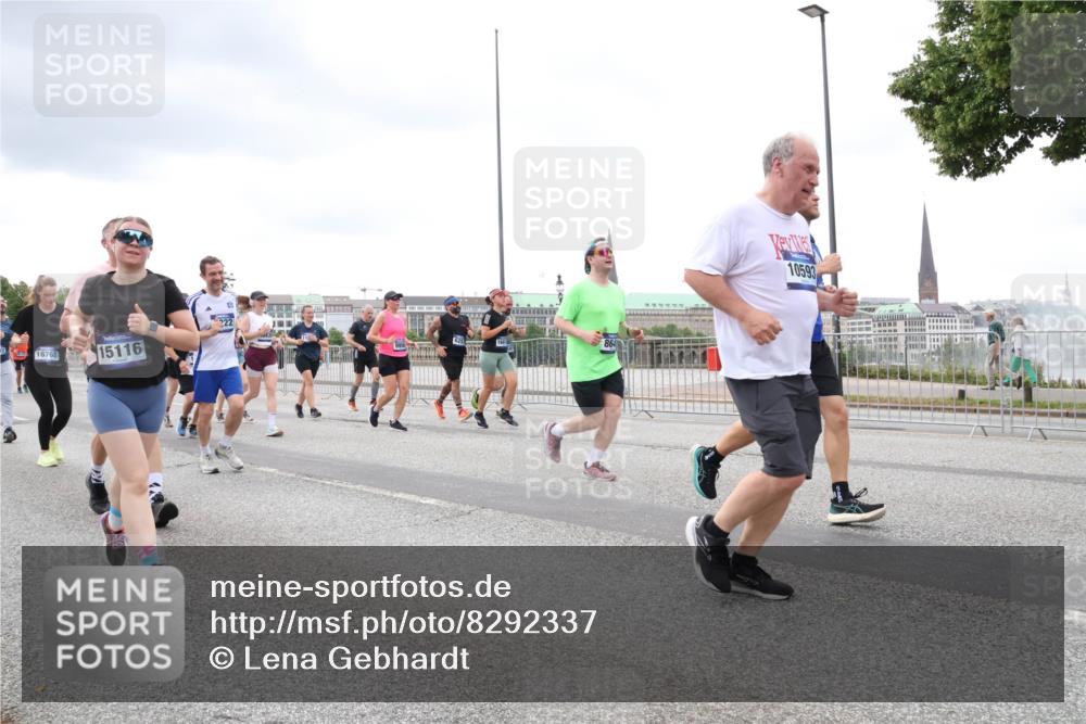 29.06.2025 - hella hamburg halbmarathon Lena Gebhardt http://msf.ph/oto/8292337 29.06.2025 10:55:53 Lombardsbrücke 16768, 15116, 16, 10593, 1616, 1738, 1873, 1909, 1917, 2095, 2793, 3101, 3244, 3268, 4265, 4354, 4470, 4473, 4836, 4896, 5220, 5222, 5306, 5487, 5575, 5994, 6055, 6056, 6113, 6257, 6494, 6594, 6968, 7516, 7548, 7616, 7969, 8005, 8110, 8305, 8527, 8532, 8533, 8626, 8648, 9548, 9614, 9618, 9838, 9857, 9858, 9861, 9865, 9956, 10094, 10436, 10438, 10449, 10559, 10593, 10640, 10885, 10987, 11903, 11962, 11963, 12695, 12902 meine-sportfotos.de