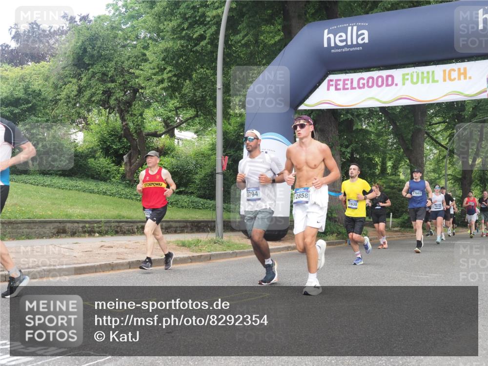 29.06.2025 - hella hamburg halbmarathon KatJ http://msf.ph/oto/8292354 29.06.2025 10:42:21 Zwischen KM18-KM19 1125, 2474, 3037, 3794, 5672, 6443 meine-sportfotos.de