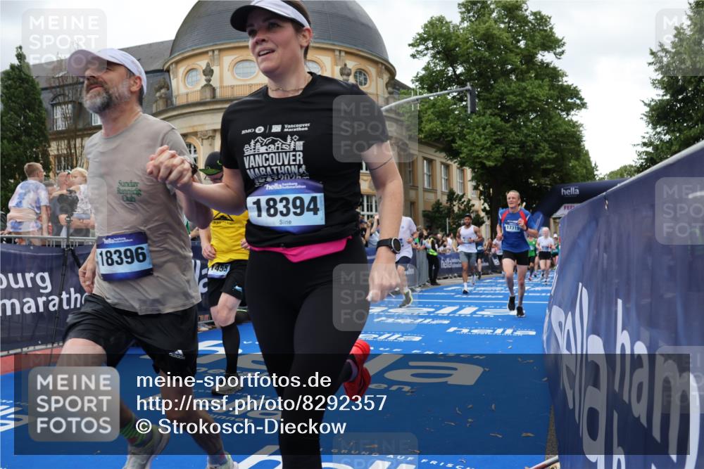 29.06.2025 - hella hamburg halbmarathon Strokosch-Dieckow http://msf.ph/oto/8292357 29.06.2025 10:50:29 Ziel 1399, 1750, 3414, 4127, 4247, 4346, 5447, 6282, 6795, 7397, 7786, 8153, 8576, 8899, 9057, 11214, 11455, 12035, 12624, 13812, 14626, 15519, 15803, 16806, 17179, 17247, 17319, 18006, 18394 meine-sportfotos.de