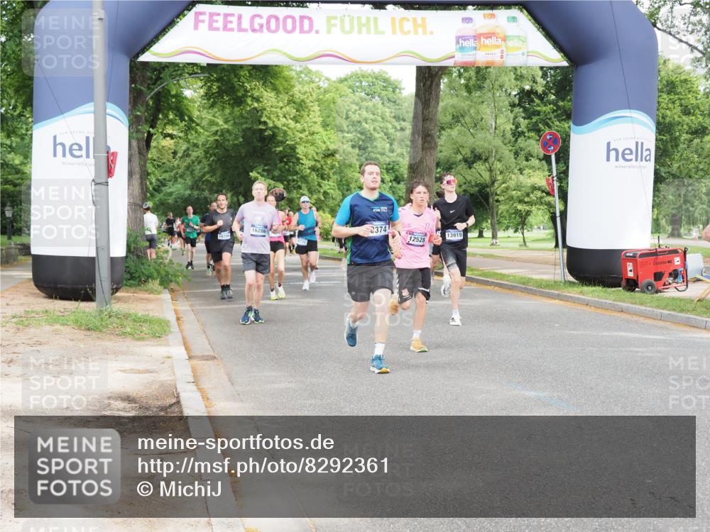 29.06.2025 - hella hamburg halbmarathon MichiJ http://msf.ph/oto/8292361 29.06.2025 10:33:44 Zwischen KM18-KM19 5706, 7087, 7450, 8374, 9720, 10796, 11495, 12528, 12579, 13687, 13919, 14228, 14462, 14764, 14783, 15362, 15365, 17492, 17544, 17835, 18081 meine-sportfotos.de