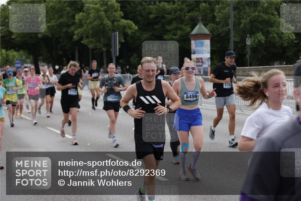 29.06.2025 - hella hamburg halbmarathon Jannik Wohlers http://msf.ph/oto/8292369 29.06.2025 10:36:24 Lombardsbrücke 1118, 1253, 1948, 1952, 1954, 2552, 2588, 3165, 3873, 3895, 4084, 4618, 4762, 4996, 5789, 6156, 6359, 7773, 8499, 8936, 8937, 9295, 9500, 9694, 9701, 10123, 10487, 10862, 11672, 11831, 11912, 12218, 12302, 12605, 12770, 12775, 13092, 13106, 13165, 13265, 13266, 13657, 13704, 13902, 13903, 14695, 15077, 15588, 15805, 15972, 15992, 16228, 16309, 16885, 16977, 17018, 17115, 17156, 17349, 17504, 18152, 18174, 18482, 18488 meine-sportfotos.de