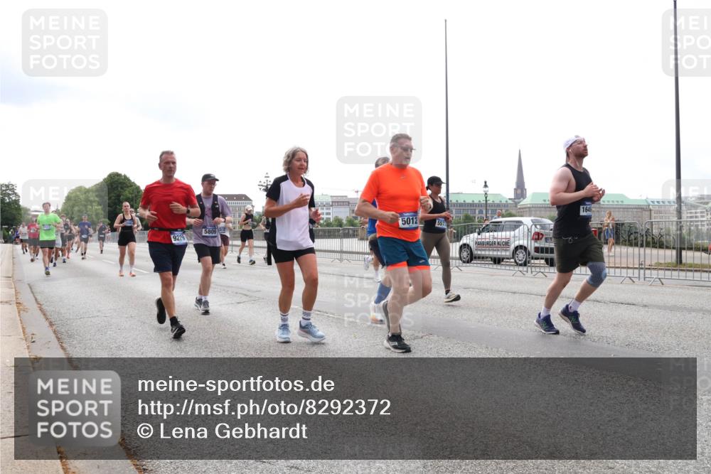 29.06.2025 - hella hamburg halbmarathon Lena Gebhardt http://msf.ph/oto/8292372 29.06.2025 10:36:26 Lombardsbrücke 9229, 5809, 5012, 557, 1646, 1008, 1010, 1036, 1102, 1183, 1224, 1775, 1780, 1835, 1948, 2124, 2520, 2588, 2870, 3398, 3401, 3404, 3428, 3699, 3741, 3877, 4084, 4245, 4326, 4442, 4937, 5012, 5246, 5427, 5540, 5573, 5666, 5747, 5809, 5919, 6092, 6093, 6184, 6190, 6417, 6667, 6896, 7086, 7111, 7140, 7275, 7575, 7576, 7632, 8356, 8498, 8530, 8581, 8945, 9115, 9117, 9229, 9500, 13265, 15077, 17156, 17807, 18152, 18488 meine-sportfotos.de