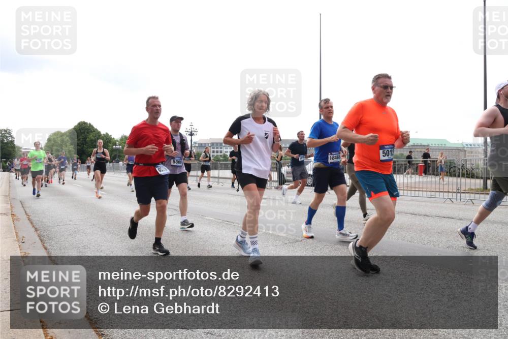 29.06.2025 - hella hamburg halbmarathon Lena Gebhardt http://msf.ph/oto/8292413 29.06.2025 10:36:26 Lombardsbrücke 9220, 5809, 18466, 5012, 1008, 1010, 1036, 1102, 1183, 1224, 1775, 1780, 1835, 1948, 2124, 2520, 2588, 2870, 3398, 3401, 3404, 3428, 3699, 3741, 3877, 4084, 4245, 4326, 4442, 4937, 5012, 5246, 5427, 5540, 5573, 5666, 5747, 5809, 5919, 6092, 6093, 6184, 6190, 6417, 6667, 6896, 7086, 7111, 7140, 7275, 7575, 7576, 7632, 8356, 8498, 8530, 8581, 8945, 9115, 9117, 9229, 9500, 13265, 15077, 17156, 17807, 18152, 18488 meine-sportfotos.de