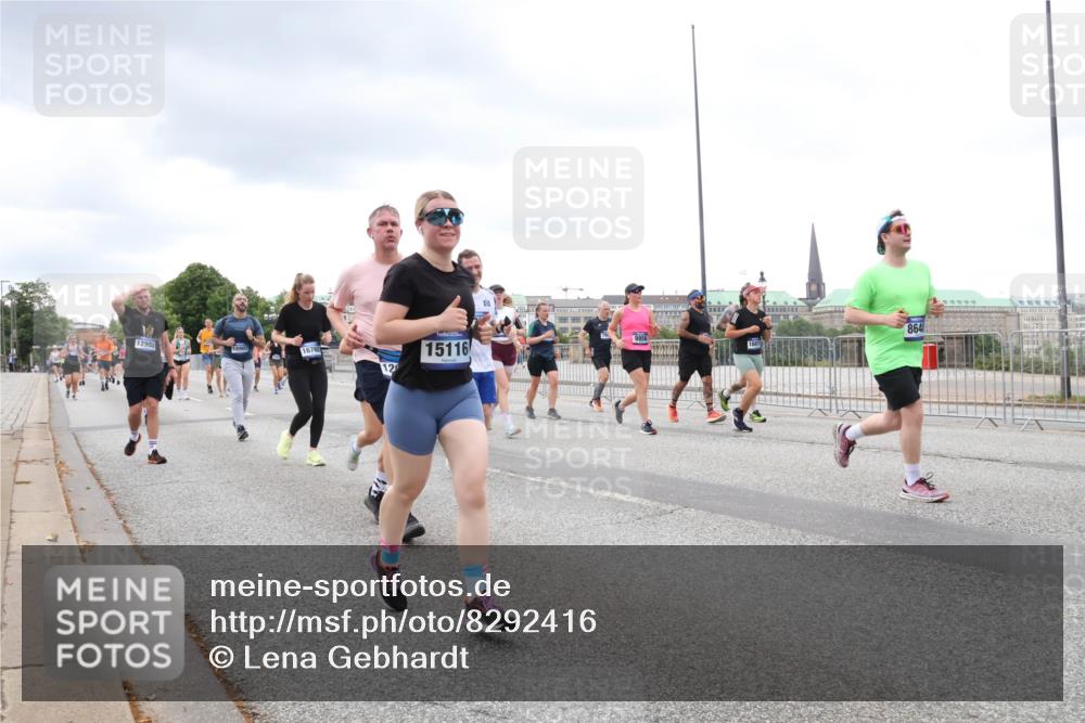 29.06.2025 - hella hamburg halbmarathon Lena Gebhardt http://msf.ph/oto/8292416 29.06.2025 10:55:54 Lombardsbrücke 12902, 12, 15116, 864, 1616, 1738, 1873, 1909, 1917, 2095, 2793, 3101, 3244, 3268, 4265, 4354, 4470, 4473, 4836, 4896, 5220, 5222, 5306, 5487, 5575, 5580, 5994, 6055, 6056, 6113, 6257, 6494, 6594, 6968, 7516, 7548, 7616, 7969, 8005, 8110, 8305, 8527, 8532, 8533, 8626, 8648, 9435, 9548, 9614, 9618, 9838, 9857, 9858, 9861, 9865, 9956, 10094, 10436, 10438, 10449, 10559, 10593, 10640, 10987, 11903, 11962, 11963, 12695, 12902 meine-sportfotos.de