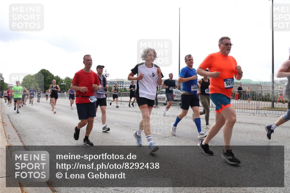 29.06.2025 - hella hamburg halbmarathon Lena Gebhardt http://msf.ph/oto/8292438 29.06.2025 10:36:26 Lombardsbrücke 9229, 5809, 1846, 557, 5012, 1008, 1010, 1036, 1102, 1183, 1224, 1775, 1780, 1835, 1948, 2124, 2520, 2588, 2870, 3398, 3401, 3404, 3428, 3699, 3741, 3877, 4084, 4245, 4326, 4442, 4937, 5012, 5246, 5427, 5540, 5573, 5666, 5747, 5809, 5919, 6092, 6093, 6184, 6190, 6417, 6667, 6896, 7086, 7111, 7140, 7275, 7575, 7576, 7632, 8356, 8498, 8530, 8581, 8945, 9115, 9117, 9229, 9500, 13265, 15077, 17156, 17807, 18152, 18488 meine-sportfotos.de