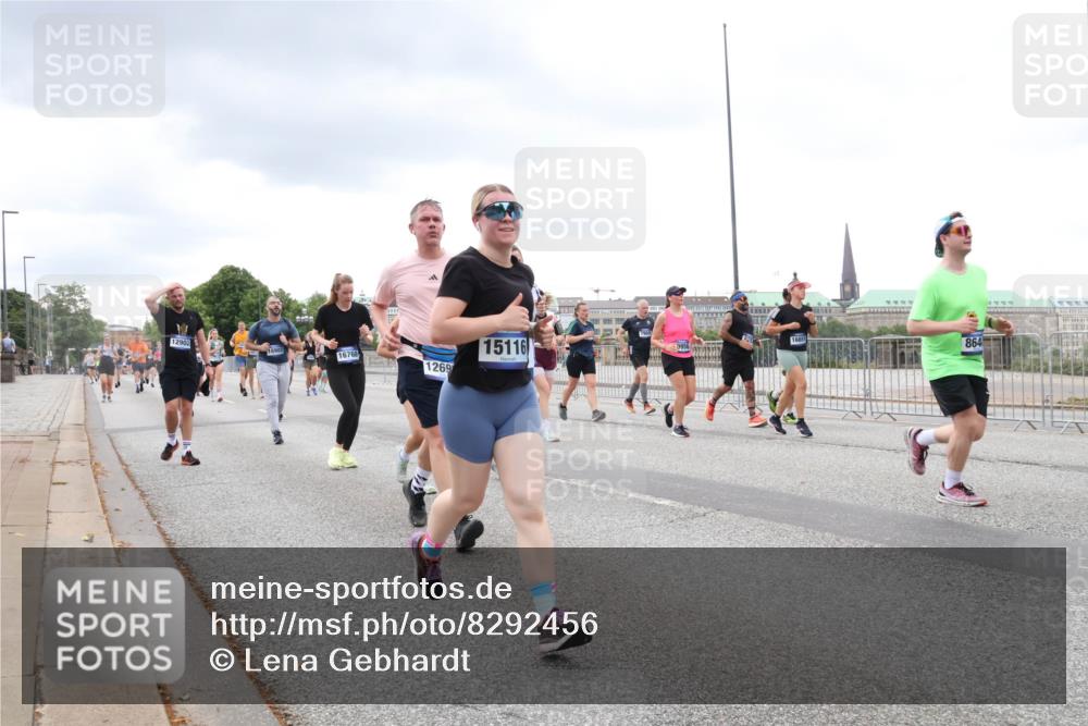 29.06.2025 - hella hamburg halbmarathon Lena Gebhardt http://msf.ph/oto/8292456 29.06.2025 10:55:54 Lombardsbrücke 12902, 16768, 1269, 15116, 16651, 864, 1616, 1738, 1873, 1909, 1917, 2095, 2793, 3101, 3244, 3268, 4265, 4354, 4470, 4473, 4836, 4896, 5220, 5222, 5306, 5487, 5575, 5580, 5994, 6055, 6056, 6113, 6257, 6494, 6594, 6968, 7516, 7548, 7616, 7969, 8005, 8110, 8305, 8527, 8532, 8533, 8626, 8648, 9435, 9548, 9614, 9618, 9838, 9857, 9858, 9861, 9865, 9956, 10094, 10436, 10438, 10449, 10559, 10593, 10640, 10987, 11903, 11962, 11963, 12695, 12902 meine-sportfotos.de