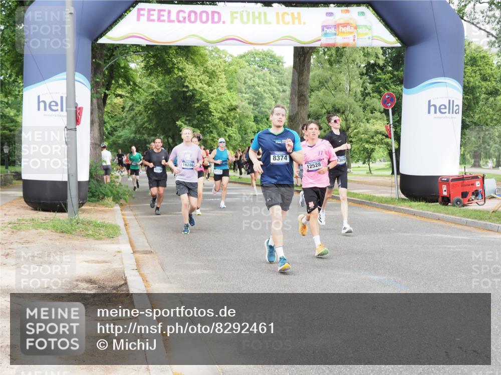29.06.2025 - hella hamburg halbmarathon MichiJ http://msf.ph/oto/8292461 29.06.2025 10:33:44 Zwischen KM18-KM19 5706, 7087, 7450, 8374, 9720, 10796, 11495, 12528, 12579, 13687, 13919, 14228, 14462, 14764, 14783, 15362, 15365, 17492, 17544, 17835, 18081 meine-sportfotos.de