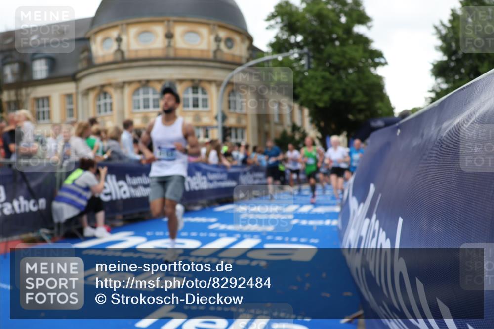 29.06.2025 - hella hamburg halbmarathon Strokosch-Dieckow http://msf.ph/oto/8292484 29.06.2025 10:50:32 Ziel 1399, 1750, 3414, 4127, 4346, 5447, 6282, 6662, 7397, 7583, 7786, 8153, 8576, 9057, 11214, 11455, 12624, 13808, 13812, 13875, 14626, 15519, 15803, 16291, 16806, 17179, 17247, 17319, 18006, 18394, 18413 meine-sportfotos.de