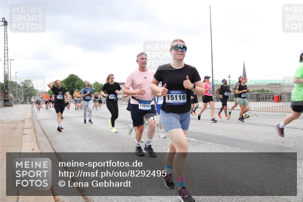 29.06.2025 - hella hamburg halbmarathon Lena Gebhardt http://msf.ph/oto/8292495 29.06.2025 10:55:54 Lombardsbrücke 12902, 18907, 16768, 12695, 15116, 16651, 1616, 1738, 1873, 1909, 1917, 2095, 2793, 3101, 3244, 3268, 4265, 4354, 4470, 4473, 4836, 4896, 5220, 5222, 5306, 5487, 5575, 5580, 5994, 6055, 6056, 6113, 6257, 6494, 6594, 6968, 7516, 7548, 7616, 7969, 8005, 8110, 8305, 8527, 8532, 8533, 8626, 8648, 9435, 9548, 9614, 9618, 9838, 9857, 9858, 9861, 9865, 9956, 10094, 10436, 10438, 10449, 10559, 10593, 10640, 10987, 11903, 11962, 11963, 12695, 12902 meine-sportfotos.de