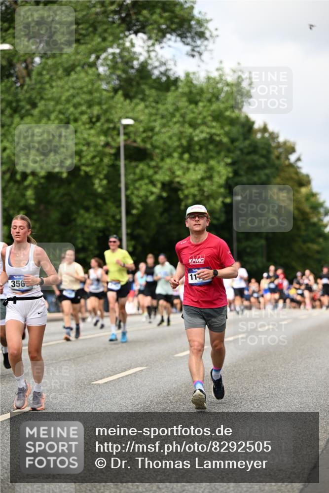 29.06.2025 - hella hamburg halbmarathon Dr. Thomas Lammeyer http://msf.ph/oto/8292505 29.06.2025 10:37:25 Kennedybrücke 1078, 1199, 1324, 1373, 1732, 1879, 1995, 2085, 2342, 2384, 2838, 3221, 3341, 3422, 3560, 3653, 3871, 4030, 4164, 4446, 5180, 5581, 5917, 6773, 6999, 7308, 7705, 8175, 8595, 8839, 8891, 8993, 9289, 9471, 9591, 9750, 9768, 9780 meine-sportfotos.de