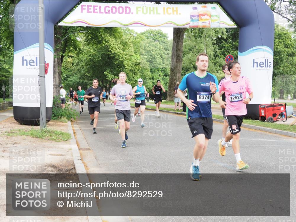 29.06.2025 - hella hamburg halbmarathon MichiJ http://msf.ph/oto/8292529 29.06.2025 10:33:45 Zwischen KM18-KM19 5706, 7450, 8374, 9720, 10796, 11495, 12528, 12579, 13687, 13919, 14228, 14462, 14764, 14783, 15362, 16286, 16834, 17492, 18081 meine-sportfotos.de