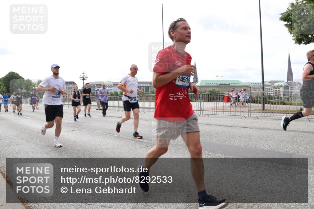 29.06.2025 - hella hamburg halbmarathon Lena Gebhardt http://msf.ph/oto/8292533 29.06.2025 10:21:20 Lombardsbrücke 8844, 18170, 02, 14519, 1028, 1072, 1266, 1401, 1658, 2271, 2383, 2635, 2815, 2956, 2986, 3122, 3161, 3453, 3770, 3813, 3817, 3825, 3826, 4082, 4350, 4697, 4786, 5041, 5061, 5122, 5373, 5395, 5412, 5493, 5759, 5767, 6103, 6275, 6308, 6844, 7228, 7375, 7522, 7553, 7608, 7781, 8095, 8286, 8724, 8726, 8844, 9005, 9011, 9100, 9108, 9236, 9369, 9483, 9499, 9501, 9532, 9624, 10374, 10585, 10602, 10874, 11698, 12175, 12694, 13057, 13508 meine-sportfotos.de
