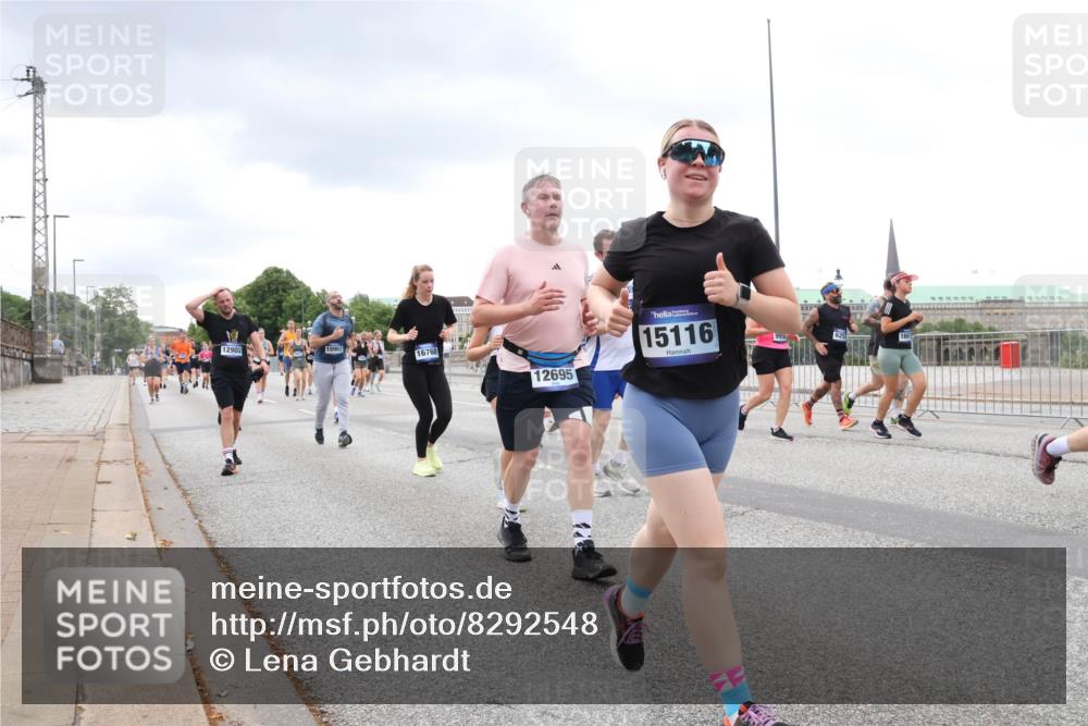 29.06.2025 - hella hamburg halbmarathon Lena Gebhardt http://msf.ph/oto/8292548 29.06.2025 10:55:54 Lombardsbrücke 12902, 18907, 16768, 12695, 15116, 1616, 1738, 1873, 1909, 1917, 2095, 2793, 3101, 3244, 3268, 4265, 4354, 4470, 4473, 4836, 4896, 5220, 5222, 5306, 5487, 5575, 5580, 5994, 6055, 6056, 6113, 6257, 6494, 6594, 6968, 7516, 7548, 7616, 7969, 8005, 8110, 8305, 8527, 8532, 8533, 8626, 8648, 9435, 9548, 9614, 9618, 9838, 9857, 9858, 9861, 9865, 9956, 10094, 10436, 10438, 10449, 10559, 10593, 10640, 10987, 11903, 11962, 11963, 12695, 12902 meine-sportfotos.de