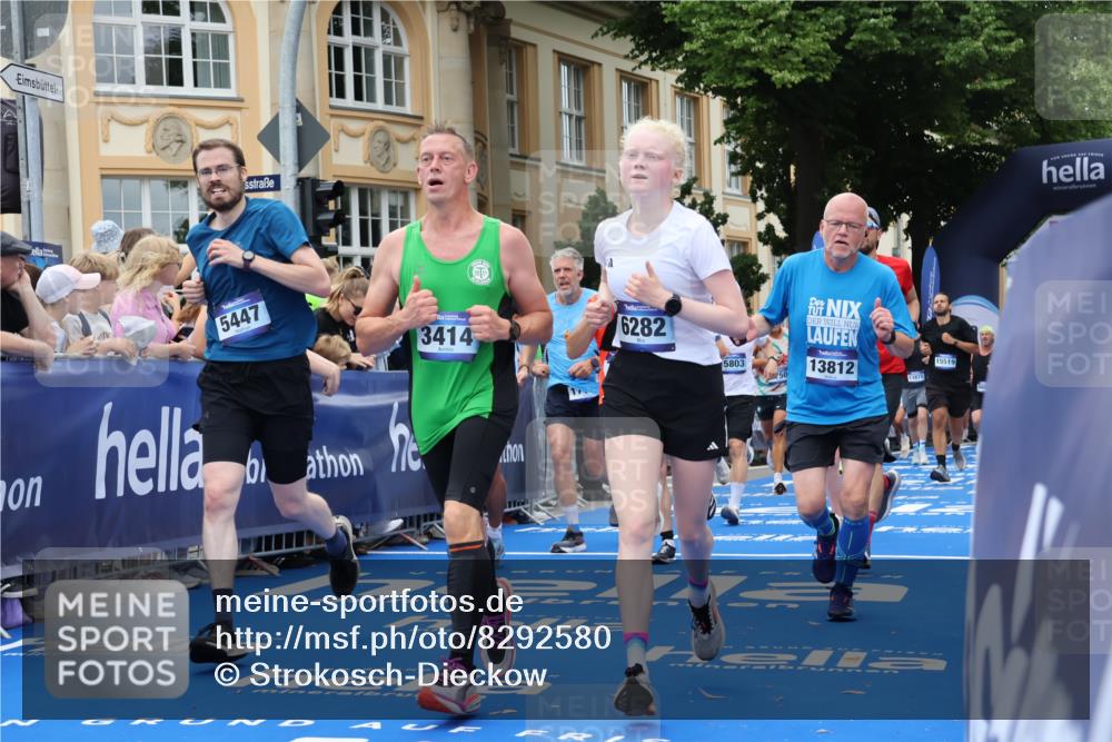 29.06.2025 - hella hamburg halbmarathon Strokosch-Dieckow http://msf.ph/oto/8292580 29.06.2025 10:50:33 Ziel 1399, 1750, 3414, 4127, 4346, 5447, 6282, 6662, 6712, 7397, 7583, 7786, 8153, 8576, 9057, 11214, 11455, 12624, 13808, 13812, 13875, 14626, 15519, 15803, 16291, 16806, 17179, 17247, 17319, 18006, 18413, 18820 meine-sportfotos.de