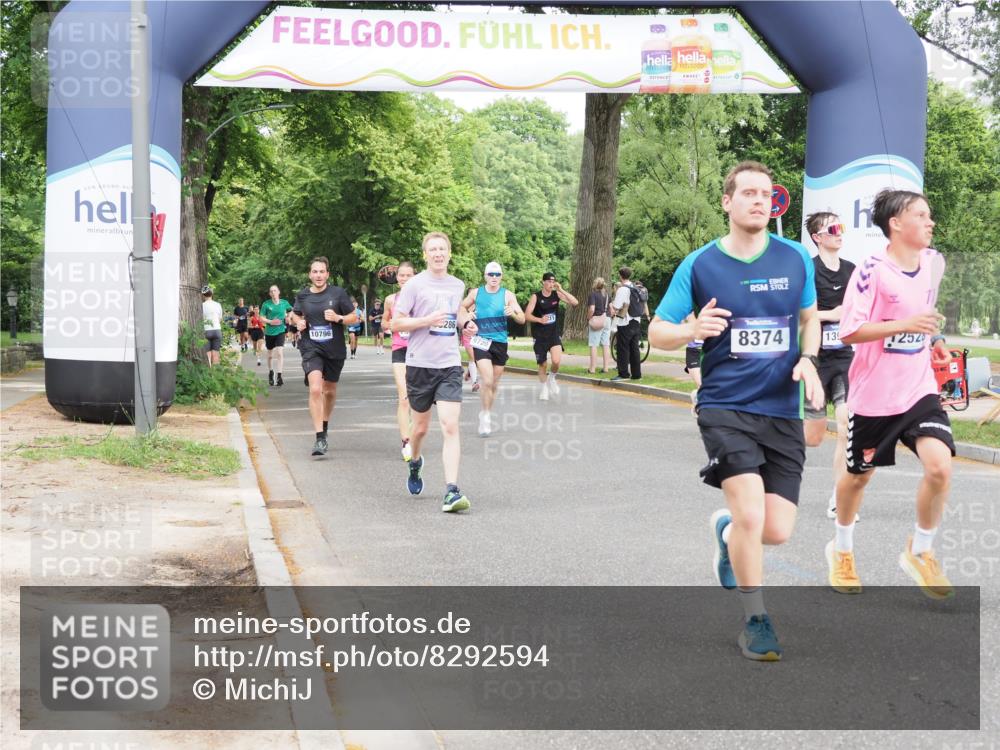 29.06.2025 - hella hamburg halbmarathon MichiJ http://msf.ph/oto/8292594 29.06.2025 10:33:45 Zwischen KM18-KM19 5706, 7450, 8374, 9720, 10796, 11495, 12528, 12579, 13687, 13919, 14228, 14462, 14764, 14783, 15362, 16286, 16834, 17492, 18081 meine-sportfotos.de