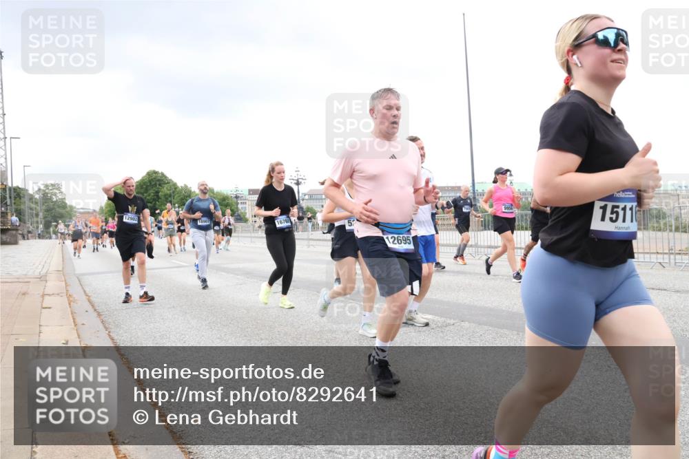 29.06.2025 - hella hamburg halbmarathon Lena Gebhardt http://msf.ph/oto/8292641 29.06.2025 10:55:54 Lombardsbrücke 12695, 1511, 1616, 1738, 1873, 1909, 1917, 2095, 2793, 3101, 3244, 3268, 4265, 4354, 4470, 4473, 4836, 4896, 5220, 5222, 5306, 5487, 5575, 5580, 5994, 6055, 6056, 6113, 6257, 6494, 6594, 6968, 7516, 7548, 7616, 7969, 8005, 8110, 8305, 8527, 8532, 8533, 8626, 8648, 9435, 9548, 9614, 9618, 9838, 9857, 9858, 9861, 9865, 9956, 10094, 10436, 10438, 10449, 10559, 10593, 10640, 10987, 11903, 11962, 11963, 12695, 12902 meine-sportfotos.de