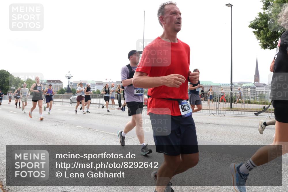 29.06.2025 - hella hamburg halbmarathon Lena Gebhardt http://msf.ph/oto/8292642 29.06.2025 10:36:28 Lombardsbrücke 5747, 5540, 5809, 929, 1008, 1010, 1102, 1183, 1224, 1775, 1780, 1835, 1948, 2124, 2520, 2588, 2870, 3398, 3404, 3428, 3699, 3741, 3877, 4084, 4245, 4326, 4442, 4618, 4937, 5012, 5246, 5427, 5540, 5573, 5666, 5747, 5809, 5919, 6092, 6093, 6156, 6184, 6190, 6417, 6667, 6896, 7086, 7111, 7140, 7275, 7575, 7576, 7632, 8356, 8498, 8530, 8581, 8945, 9115, 9117, 9229, 9500, 9694, 13265, 15077, 17156, 17807, 18152, 18488 meine-sportfotos.de