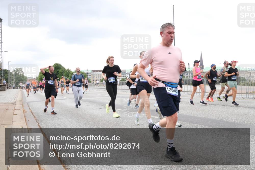 29.06.2025 - hella hamburg halbmarathon Lena Gebhardt http://msf.ph/oto/8292674 29.06.2025 10:55:55 Lombardsbrücke 5, 16768, 12902, 18907, 12695, 9956, 16651, 625, 1616, 1738, 1873, 1909, 1917, 2095, 2793, 3101, 3244, 3268, 4265, 4354, 4470, 4473, 4836, 4896, 5220, 5222, 5306, 5487, 5575, 5580, 5994, 6055, 6056, 6113, 6257, 6494, 6594, 6968, 7516, 7548, 7616, 7969, 8005, 8110, 8305, 8527, 8532, 8533, 8626, 8648, 9435, 9548, 9606, 9614, 9618, 9838, 9857, 9858, 9861, 9865, 9956, 10094, 10436, 10438, 10449, 10559, 10593, 10640, 10987, 11903, 11962, 11963, 12695, 12902 meine-sportfotos.de