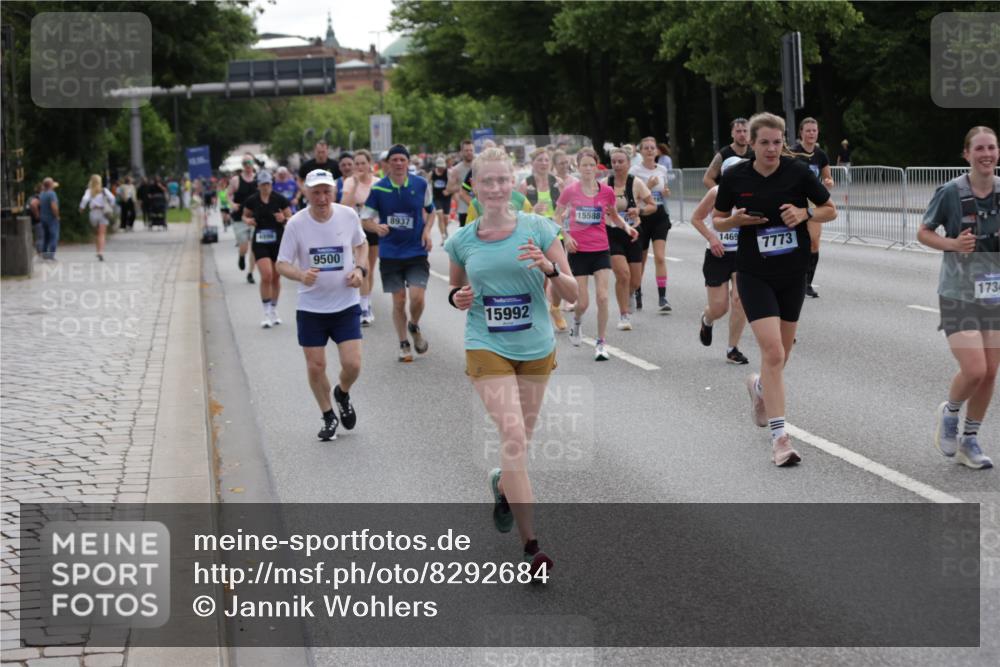 29.06.2025 - hella hamburg halbmarathon Jannik Wohlers http://msf.ph/oto/8292684 29.06.2025 10:36:25 Lombardsbrücke 1118, 1253, 1948, 1952, 1954, 2552, 2588, 3165, 3873, 3895, 4084, 4618, 4762, 4996, 5789, 6156, 6359, 7773, 8499, 8936, 8937, 9295, 9500, 9694, 9701, 10123, 10487, 10862, 11672, 11831, 11912, 12218, 12302, 12532, 12605, 12770, 12775, 13092, 13106, 13165, 13265, 13266, 13657, 13704, 13902, 13903, 14695, 15077, 15588, 15805, 15972, 15992, 16228, 16309, 16885, 16977, 17018, 17115, 17156, 17349, 17504, 18174, 18482, 18488 meine-sportfotos.de