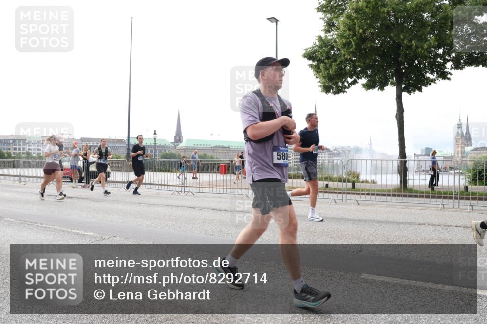 29.06.2025 - hella hamburg halbmarathon Lena Gebhardt http://msf.ph/oto/8292714 29.06.2025 10:36:28 Lombardsbrücke 580, 1008, 1010, 1102, 1183, 1224, 1775, 1780, 1835, 1948, 2124, 2520, 2588, 2870, 3398, 3404, 3428, 3699, 3741, 3877, 4084, 4245, 4326, 4442, 4618, 4937, 5012, 5246, 5427, 5540, 5573, 5666, 5747, 5809, 5919, 6092, 6093, 6156, 6184, 6190, 6417, 6667, 6896, 7086, 7111, 7140, 7275, 7575, 7576, 7632, 8356, 8498, 8530, 8581, 8945, 9115, 9117, 9229, 9500, 9694, 13265, 15077, 17156, 17807, 18152, 18488 meine-sportfotos.de