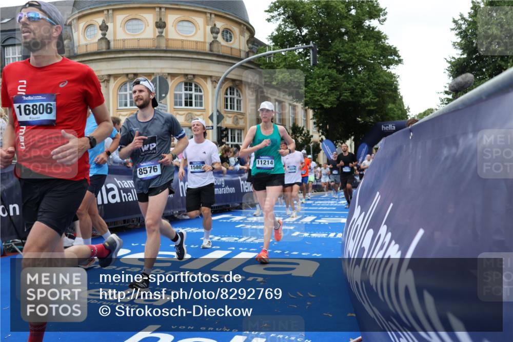 29.06.2025 - hella hamburg halbmarathon Strokosch-Dieckow http://msf.ph/oto/8292769 29.06.2025 10:50:36 Ziel 1399, 1750, 2234, 2788, 3414, 4346, 5447, 6282, 6662, 6712, 7134, 7397, 7583, 7786, 7952, 8153, 8576, 9057, 11214, 11356, 13701, 13808, 13812, 13875, 15519, 15803, 16291, 16806, 17179, 17247, 18006, 18229, 18413, 18820 meine-sportfotos.de