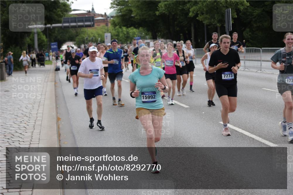 29.06.2025 - hella hamburg halbmarathon Jannik Wohlers http://msf.ph/oto/8292770 29.06.2025 10:36:25 Lombardsbrücke 1118, 1253, 1948, 1952, 1954, 2552, 2588, 3165, 3873, 3895, 4084, 4618, 4762, 4996, 5789, 6156, 6359, 7773, 8499, 8936, 8937, 9295, 9500, 9694, 9701, 10123, 10487, 10862, 11672, 11831, 11912, 12218, 12302, 12532, 12605, 12770, 12775, 13092, 13106, 13165, 13265, 13266, 13657, 13704, 13902, 13903, 14695, 15077, 15588, 15805, 15972, 15992, 16228, 16309, 16885, 16977, 17018, 17115, 17156, 17349, 17504, 18174, 18482, 18488 meine-sportfotos.de