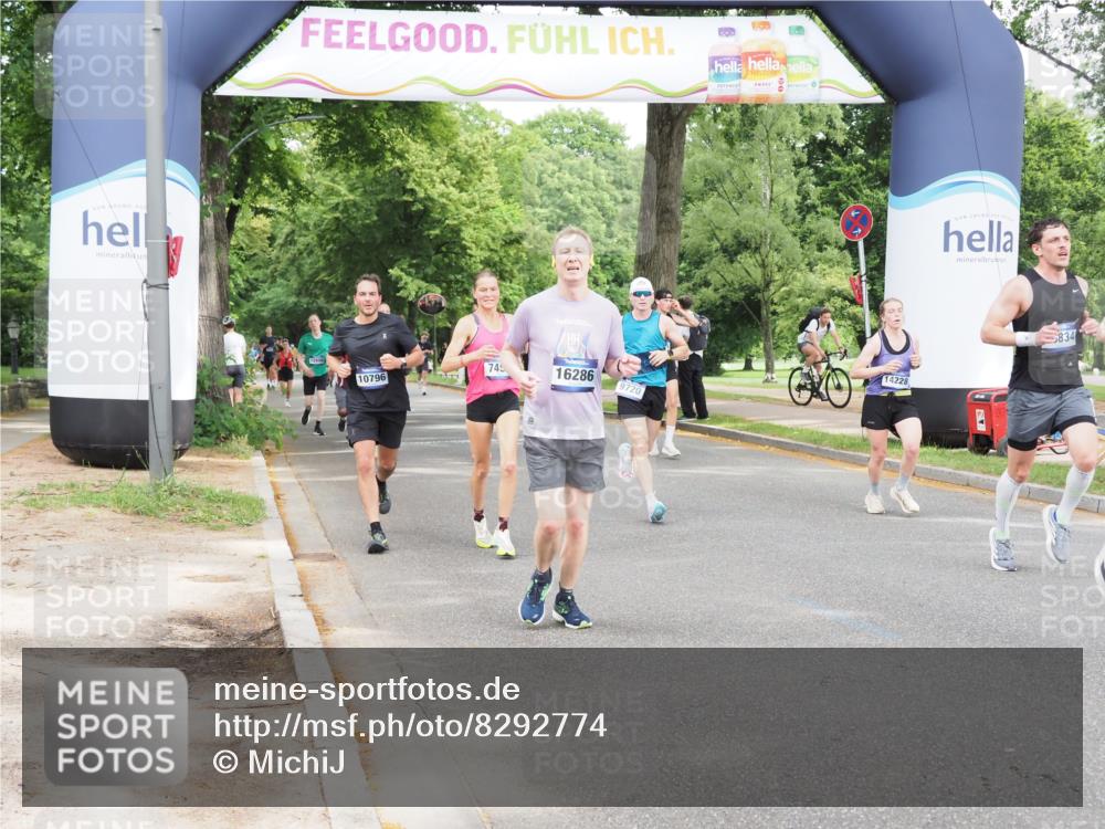 29.06.2025 - hella hamburg halbmarathon MichiJ http://msf.ph/oto/8292774 29.06.2025 10:33:46 Zwischen KM18-KM19 5706, 6711, 7450, 8374, 9720, 10796, 11495, 12528, 12579, 13687, 13919, 14228, 14764, 14783, 15362, 16286, 16834, 17492, 18081 meine-sportfotos.de