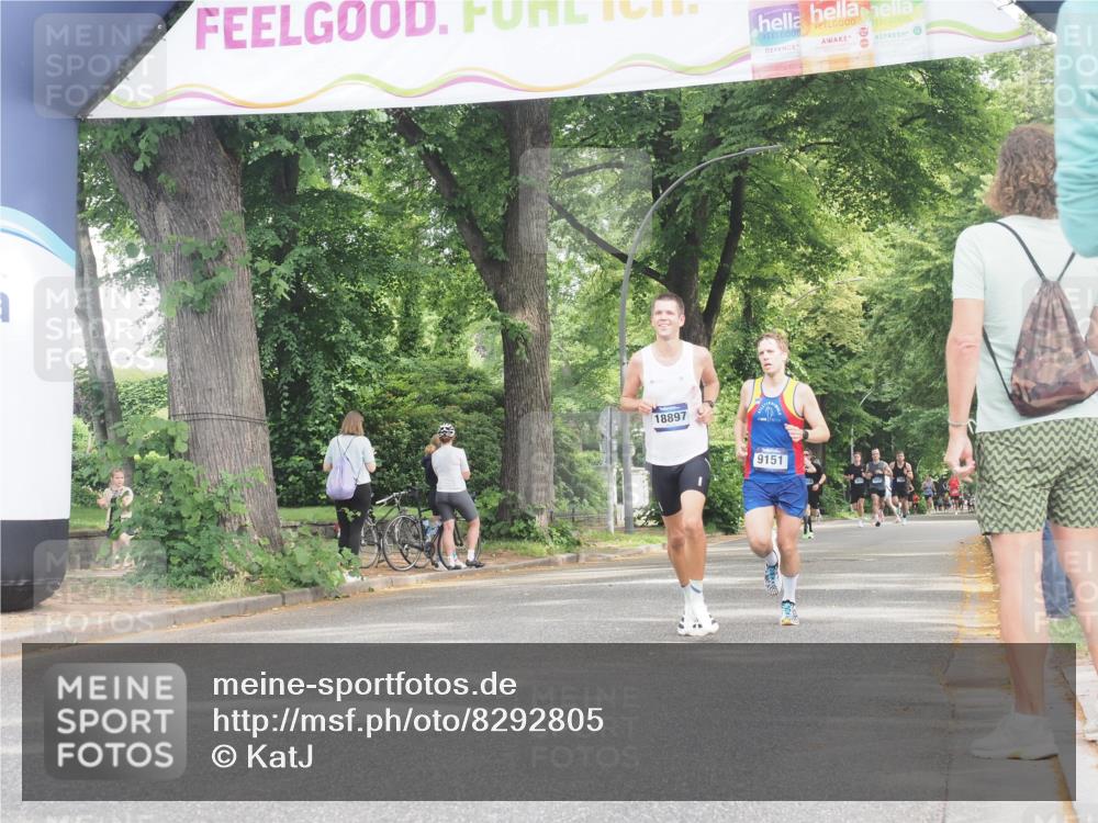 29.06.2025 - hella hamburg halbmarathon KatJ http://msf.ph/oto/8292805 29.06.2025 10:13:12 Zwischen KM18-KM19 4128 meine-sportfotos.de