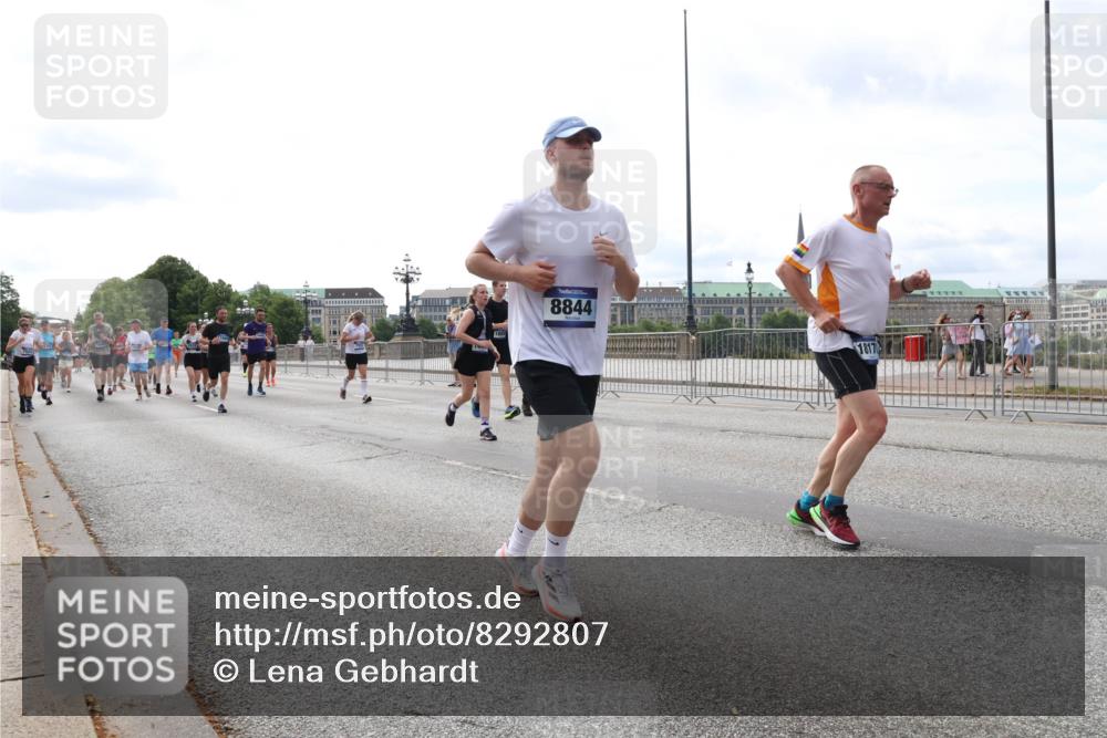 29.06.2025 - hella hamburg halbmarathon Lena Gebhardt http://msf.ph/oto/8292807 29.06.2025 10:21:21 Lombardsbrücke 188, 8844, 1817, 1028, 1072, 1266, 1401, 1658, 2271, 2383, 2635, 2815, 2956, 2986, 3122, 3161, 3453, 3770, 3813, 3817, 3825, 3826, 4082, 4350, 4697, 4786, 5041, 5061, 5122, 5373, 5395, 5412, 5493, 5759, 5767, 6103, 6275, 6308, 6844, 7228, 7375, 7522, 7553, 7608, 7781, 8095, 8286, 8724, 8726, 8844, 8896, 9005, 9011, 9100, 9108, 9236, 9369, 9483, 9499, 9501, 9532, 9624, 10374, 10585, 10602, 10874, 11698, 12175, 12694, 13057, 13508 meine-sportfotos.de