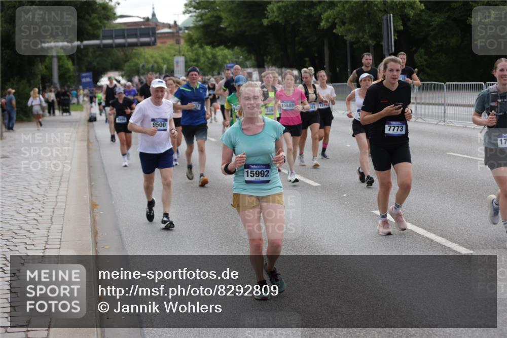 29.06.2025 - hella hamburg halbmarathon Jannik Wohlers http://msf.ph/oto/8292809 29.06.2025 10:36:25 Lombardsbrücke 1118, 1253, 1948, 1952, 1954, 2552, 2588, 3165, 3873, 3895, 4084, 4618, 4762, 4996, 5789, 6156, 6359, 7773, 8499, 8936, 8937, 9295, 9500, 9694, 9701, 10123, 10487, 10862, 11672, 11831, 11912, 12218, 12302, 12532, 12605, 12770, 12775, 13092, 13106, 13165, 13265, 13266, 13657, 13704, 13902, 13903, 14695, 15077, 15588, 15805, 15972, 15992, 16228, 16309, 16885, 16977, 17018, 17115, 17156, 17349, 17504, 18174, 18482, 18488 meine-sportfotos.de