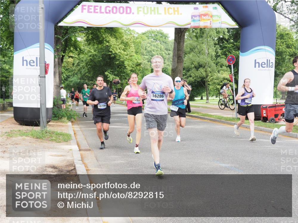 29.06.2025 - hella hamburg halbmarathon MichiJ http://msf.ph/oto/8292815 29.06.2025 10:33:46 Zwischen KM18-KM19 5706, 6711, 7450, 8374, 9720, 10796, 11495, 12528, 12579, 13687, 13919, 14228, 14764, 14783, 15362, 16286, 16834, 17492, 18081 meine-sportfotos.de