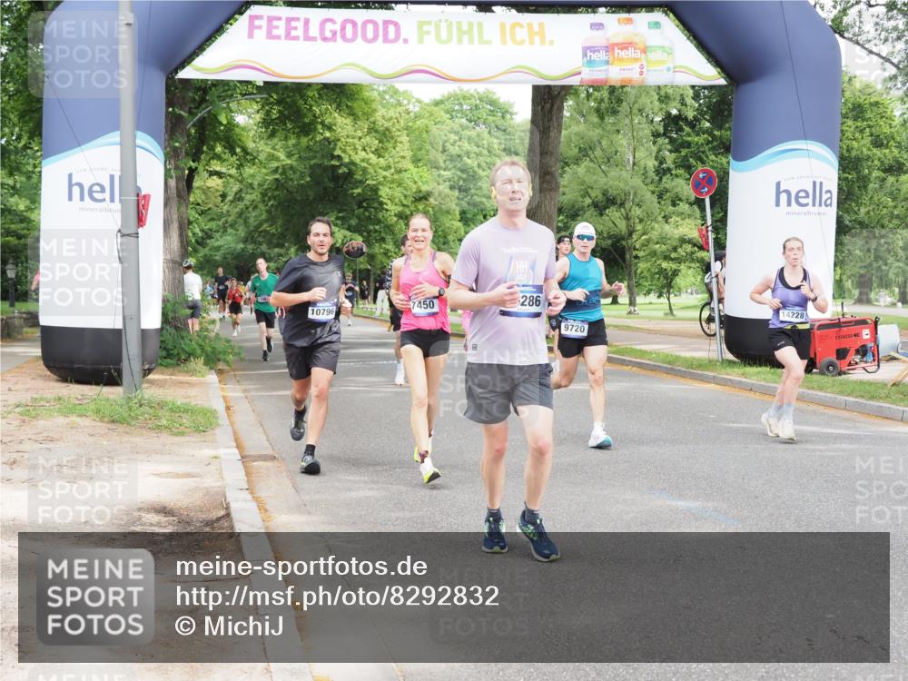 29.06.2025 - hella hamburg halbmarathon MichiJ http://msf.ph/oto/8292832 29.06.2025 10:33:46 Zwischen KM18-KM19 5706, 6711, 7450, 8374, 9720, 10796, 11495, 12528, 12579, 13687, 13919, 14228, 14764, 14783, 15362, 16286, 16834, 17492, 18081 meine-sportfotos.de