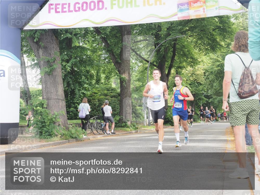 29.06.2025 - hella hamburg halbmarathon KatJ http://msf.ph/oto/8292841 29.06.2025 10:13:12 Zwischen KM18-KM19 4128 meine-sportfotos.de