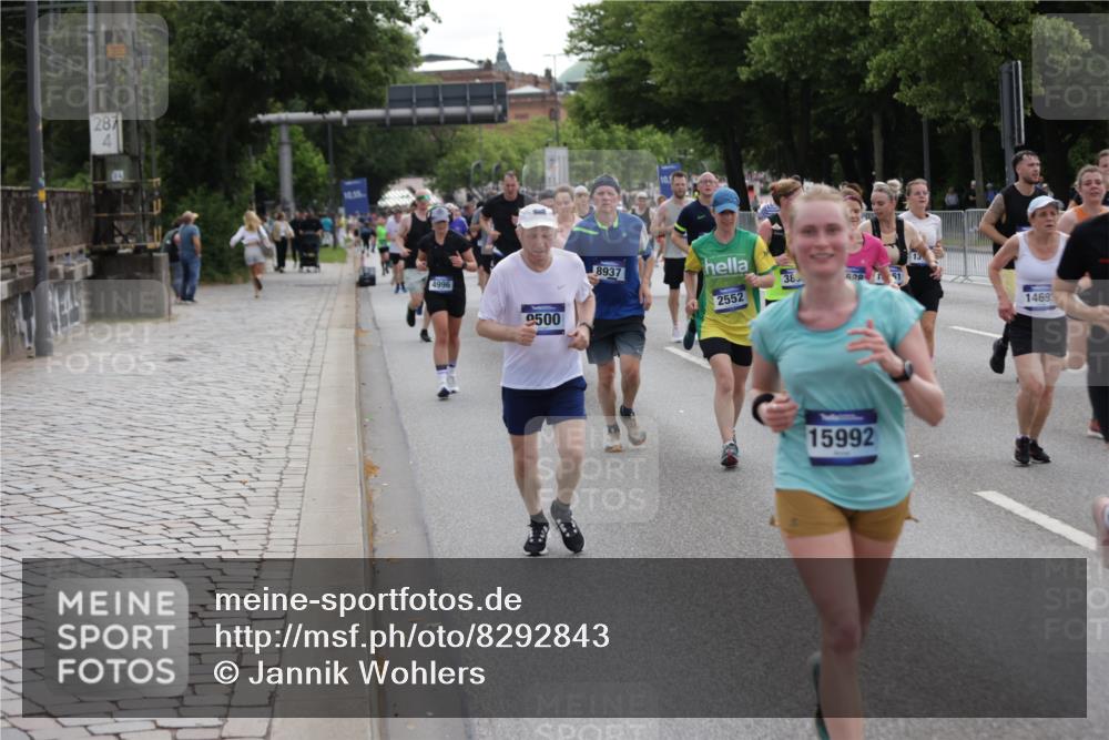 29.06.2025 - hella hamburg halbmarathon Jannik Wohlers http://msf.ph/oto/8292843 29.06.2025 10:36:25 Lombardsbrücke 1118, 1253, 1948, 1952, 1954, 2552, 2588, 3165, 3873, 3895, 4084, 4618, 4762, 4996, 5789, 6156, 6359, 7773, 8499, 8936, 8937, 9295, 9500, 9694, 9701, 10123, 10487, 10862, 11672, 11831, 11912, 12218, 12302, 12532, 12605, 12770, 12775, 13092, 13106, 13165, 13265, 13266, 13657, 13704, 13902, 13903, 14695, 15077, 15588, 15805, 15972, 15992, 16228, 16309, 16885, 16977, 17018, 17115, 17156, 17349, 17504, 18174, 18482, 18488 meine-sportfotos.de