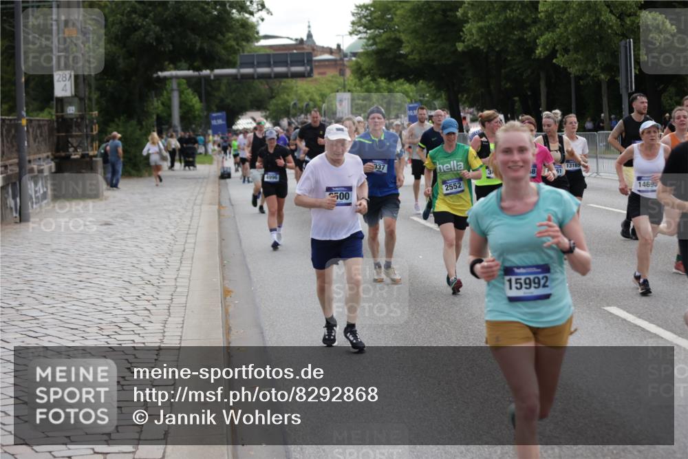 29.06.2025 - hella hamburg halbmarathon Jannik Wohlers http://msf.ph/oto/8292868 29.06.2025 10:36:26 Lombardsbrücke 1118, 1253, 1339, 1948, 1952, 1954, 2552, 2588, 3165, 3873, 3895, 4084, 4618, 4762, 4996, 5789, 6156, 6359, 7773, 8499, 8758, 8936, 8937, 9295, 9500, 9694, 9701, 10123, 10487, 10862, 11672, 11831, 11912, 12218, 12302, 12532, 12605, 12770, 12775, 13092, 13106, 13165, 13265, 13266, 13657, 13704, 13902, 13903, 14695, 15077, 15588, 15805, 15972, 15992, 16228, 16309, 16885, 16977, 17018, 17115, 17349, 17504, 18174, 18482, 18488 meine-sportfotos.de