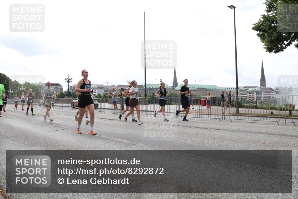 29.06.2025 - hella hamburg halbmarathon Lena Gebhardt http://msf.ph/oto/8292872 29.06.2025 10:36:29 Lombardsbrücke 5747, 5540, 1008, 1010, 1102, 1224, 1775, 1780, 1835, 1948, 2124, 2520, 2588, 2870, 3398, 3404, 3428, 3699, 3741, 3877, 4084, 4245, 4326, 4442, 4618, 4762, 4937, 5012, 5246, 5427, 5540, 5573, 5666, 5747, 5809, 5919, 6092, 6093, 6156, 6184, 6190, 6417, 6667, 6896, 7086, 7111, 7140, 7275, 7575, 7576, 7632, 8356, 8498, 8499, 8530, 8581, 8945, 9115, 9117, 9229, 9500, 9694, 13265, 15077, 17156, 17807, 18152, 18488 meine-sportfotos.de
