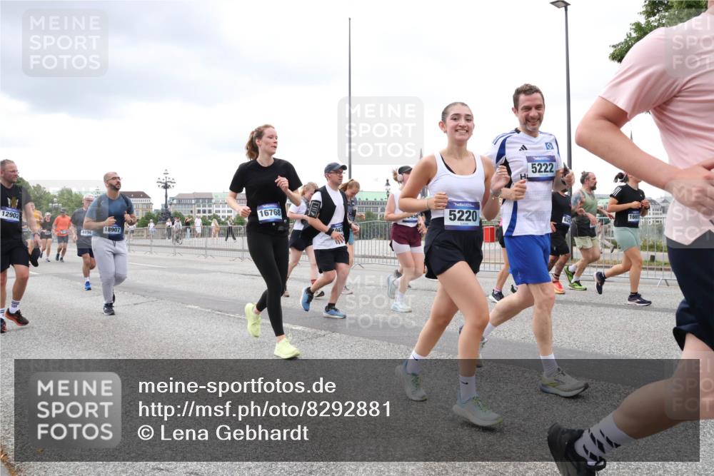 29.06.2025 - hella hamburg halbmarathon Lena Gebhardt http://msf.ph/oto/8292881 29.06.2025 10:55:55 Lombardsbrücke 12902, 4896, 18907, 16768, 043, 5220, 5222, 16651, 1616, 1738, 1873, 1909, 1917, 2095, 2793, 3101, 3244, 3268, 4265, 4354, 4470, 4473, 4836, 4896, 5220, 5222, 5306, 5487, 5575, 5580, 5994, 6055, 6056, 6113, 6257, 6494, 6594, 6968, 7516, 7548, 7616, 7969, 8005, 8110, 8305, 8527, 8532, 8533, 8626, 8648, 9435, 9548, 9606, 9614, 9618, 9838, 9857, 9858, 9861, 9865, 9956, 10094, 10436, 10438, 10449, 10559, 10593, 10640, 10987, 11903, 11962, 11963, 12695, 12902 meine-sportfotos.de