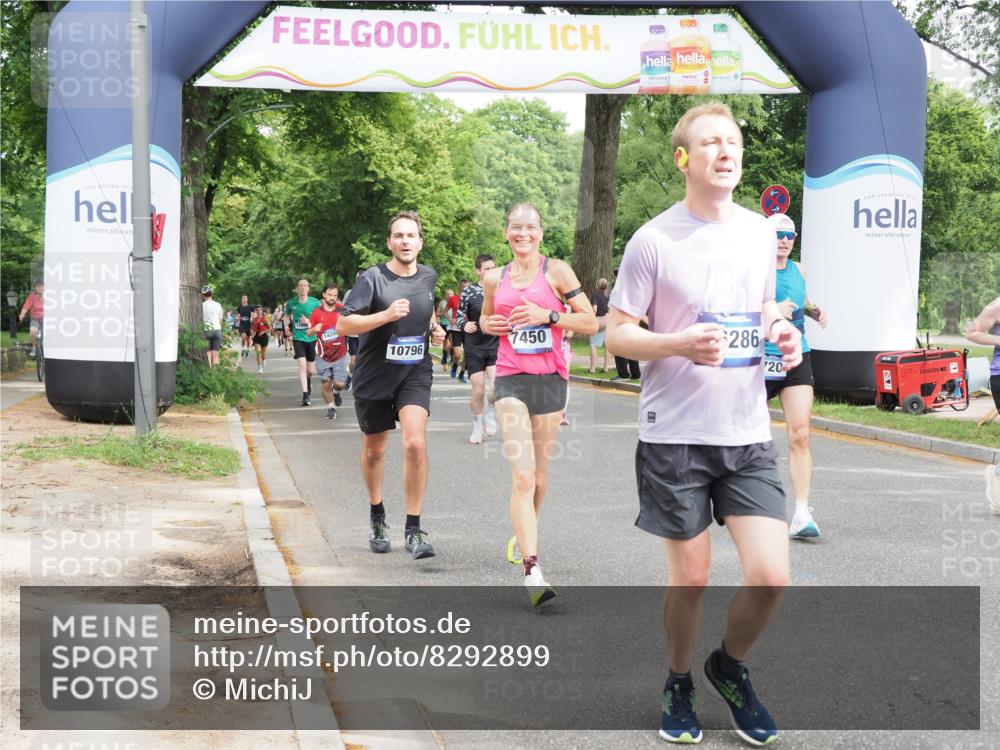 29.06.2025 - hella hamburg halbmarathon MichiJ http://msf.ph/oto/8292899 29.06.2025 10:33:47 Zwischen KM18-KM19 5706, 6711, 7385, 7450, 8374, 9720, 10796, 12528, 13919, 14228, 14764, 14783, 16286, 16834, 17492, 18081 meine-sportfotos.de
