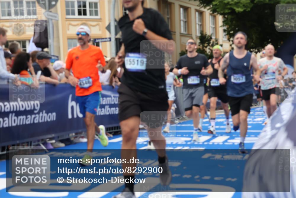 29.06.2025 - hella hamburg halbmarathon Strokosch-Dieckow http://msf.ph/oto/8292900 29.06.2025 10:50:38 Ziel 1399, 1750, 2234, 2788, 4346, 6282, 6662, 6712, 7134, 7397, 7583, 7786, 7952, 8576, 8657, 9057, 11214, 11356, 13701, 13808, 13812, 13875, 15426, 15519, 15720, 15803, 16291, 16806, 17129, 17179, 17247, 17908, 18006, 18229, 18370, 18413, 18820 meine-sportfotos.de