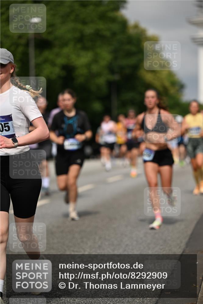 29.06.2025 - hella hamburg halbmarathon Dr. Thomas Lammeyer http://msf.ph/oto/8292909 29.06.2025 10:16:09 Kennedybrücke 1249, 1610, 1785, 1790, 1850, 1851, 2963, 2964, 3182, 3248, 3262, 3746, 3837, 4453, 4499, 5166, 5176, 6822, 6871, 6966, 7370, 8206, 8207, 8971, 9119, 9253, 9254, 9405, 9428, 10685 meine-sportfotos.de