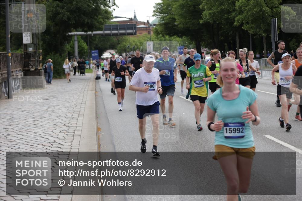 29.06.2025 - hella hamburg halbmarathon Jannik Wohlers http://msf.ph/oto/8292912 29.06.2025 10:36:26 Lombardsbrücke 1118, 1253, 1339, 1948, 1952, 1954, 2552, 2588, 3165, 3873, 3895, 4084, 4618, 4762, 4996, 5789, 6156, 6359, 7773, 8499, 8758, 8936, 8937, 9295, 9500, 9694, 9701, 10123, 10487, 10862, 11672, 11831, 11912, 12218, 12302, 12532, 12605, 12770, 12775, 13092, 13106, 13165, 13265, 13266, 13657, 13704, 13902, 13903, 14695, 15077, 15588, 15805, 15972, 15992, 16228, 16309, 16885, 16977, 17018, 17115, 17349, 17504, 18174, 18482, 18488 meine-sportfotos.de