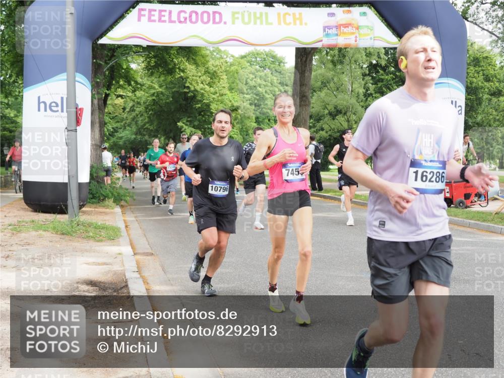 29.06.2025 - hella hamburg halbmarathon MichiJ http://msf.ph/oto/8292913 29.06.2025 10:33:47 Zwischen KM18-KM19 5706, 6711, 7385, 7450, 8374, 9720, 10796, 12528, 13919, 14228, 14764, 14783, 16286, 16834, 17492, 18081 meine-sportfotos.de