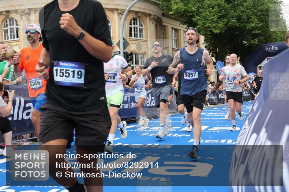 29.06.2025 - hella hamburg halbmarathon Strokosch-Dieckow http://msf.ph/oto/8292914 29.06.2025 10:50:39 Ziel 1399, 1750, 2234, 2788, 4346, 5115, 6282, 6662, 6712, 7134, 7397, 7583, 7786, 7952, 8576, 8657, 9057, 11214, 11356, 13701, 13808, 13812, 13875, 15426, 15519, 15720, 15803, 16291, 16806, 17129, 17179, 17247, 17908, 18006, 18229, 18370, 18413, 18820 meine-sportfotos.de