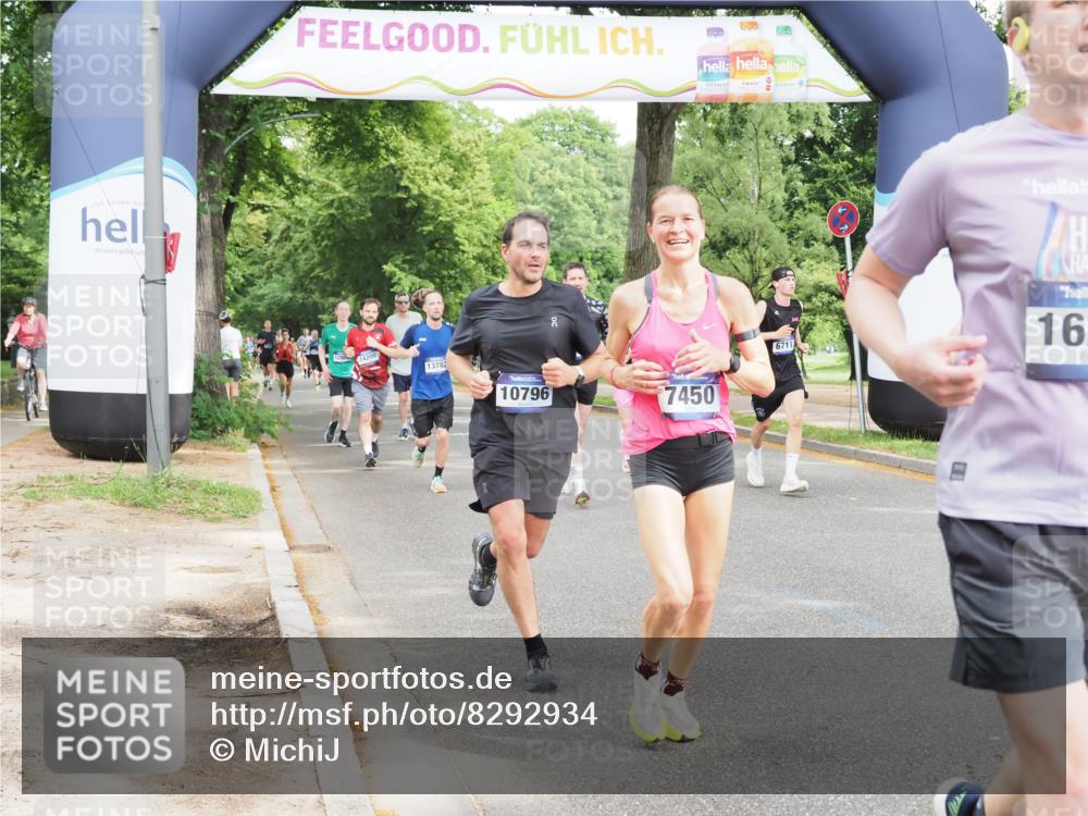 29.06.2025 - hella hamburg halbmarathon MichiJ http://msf.ph/oto/8292934 29.06.2025 10:33:47 Zwischen KM18-KM19 5706, 6711, 7385, 7450, 8374, 9720, 10796, 12528, 13919, 14228, 14764, 14783, 16286, 16834, 17492, 18081 meine-sportfotos.de