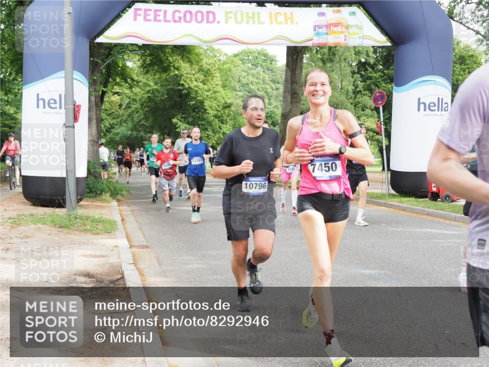 29.06.2025 - hella hamburg halbmarathon MichiJ http://msf.ph/oto/8292946 29.06.2025 10:33:47 Zwischen KM18-KM19 5706, 6711, 7385, 7450, 8374, 9720, 10796, 12528, 13919, 14228, 14764, 14783, 16286, 16834, 17492, 18081 meine-sportfotos.de