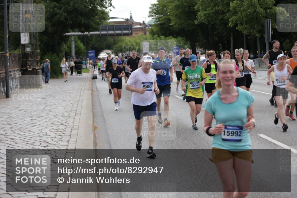 29.06.2025 - hella hamburg halbmarathon Jannik Wohlers http://msf.ph/oto/8292947 29.06.2025 10:36:26 Lombardsbrücke 1118, 1253, 1339, 1948, 1952, 1954, 2552, 2588, 3165, 3873, 3895, 4084, 4618, 4762, 4996, 5789, 6156, 6359, 7773, 8499, 8758, 8936, 8937, 9295, 9500, 9694, 9701, 10123, 10487, 10862, 11672, 11831, 11912, 12218, 12302, 12532, 12605, 12770, 12775, 13092, 13106, 13165, 13265, 13266, 13657, 13704, 13902, 13903, 14695, 15077, 15588, 15805, 15972, 15992, 16228, 16309, 16885, 16977, 17018, 17115, 17349, 17504, 18174, 18482, 18488 meine-sportfotos.de