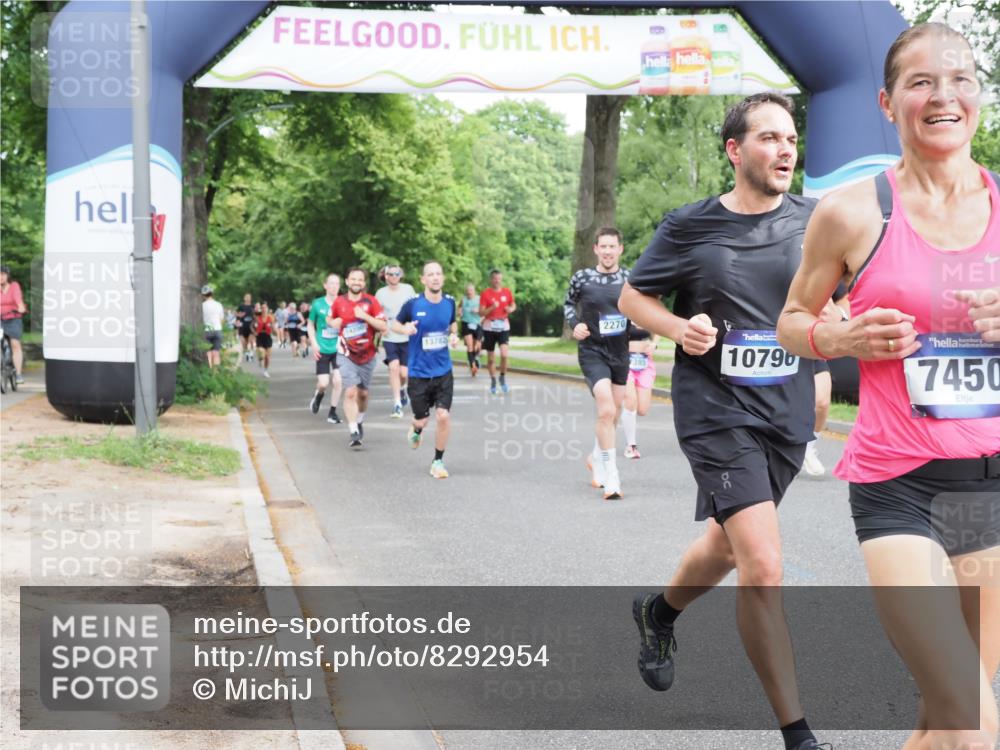 29.06.2025 - hella hamburg halbmarathon MichiJ http://msf.ph/oto/8292954 29.06.2025 10:33:48 Zwischen KM18-KM19 2270, 5706, 6711, 7385, 7450, 8374, 9720, 10796, 12528, 13782, 13919, 14200, 14228, 14764, 14783, 16286, 16834, 17492, 18081 meine-sportfotos.de