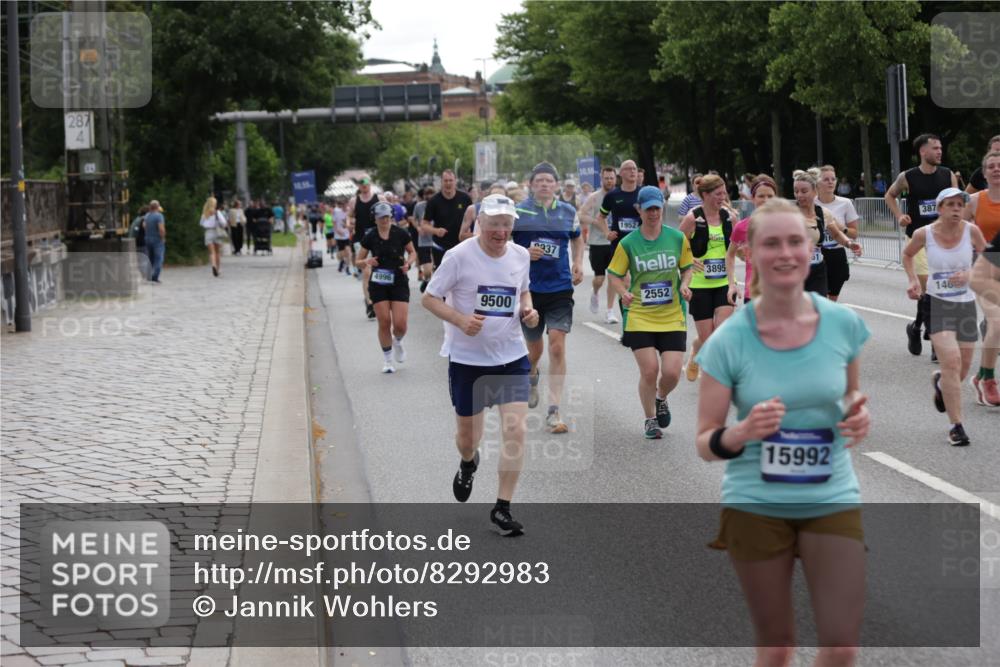 29.06.2025 - hella hamburg halbmarathon Jannik Wohlers http://msf.ph/oto/8292983 29.06.2025 10:36:26 Lombardsbrücke 1118, 1253, 1339, 1948, 1952, 1954, 2552, 2588, 3165, 3873, 3895, 4084, 4618, 4762, 4996, 5789, 6156, 6359, 7773, 8499, 8758, 8936, 8937, 9295, 9500, 9694, 9701, 10123, 10487, 10862, 11672, 11831, 11912, 12218, 12302, 12532, 12605, 12770, 12775, 13092, 13106, 13165, 13265, 13266, 13657, 13704, 13902, 13903, 14695, 15077, 15588, 15805, 15972, 15992, 16228, 16309, 16885, 16977, 17018, 17115, 17349, 17504, 18174, 18482, 18488 meine-sportfotos.de