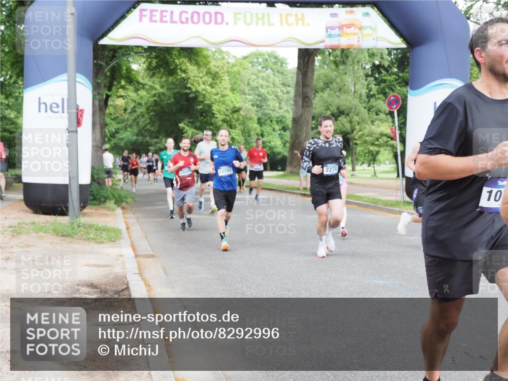 29.06.2025 - hella hamburg halbmarathon MichiJ http://msf.ph/oto/8292996 29.06.2025 10:33:48 Zwischen KM18-KM19 2270, 5706, 6711, 7385, 7450, 8374, 9720, 10796, 12528, 13782, 13919, 14200, 14228, 14764, 14783, 16286, 16834, 17492, 18081 meine-sportfotos.de