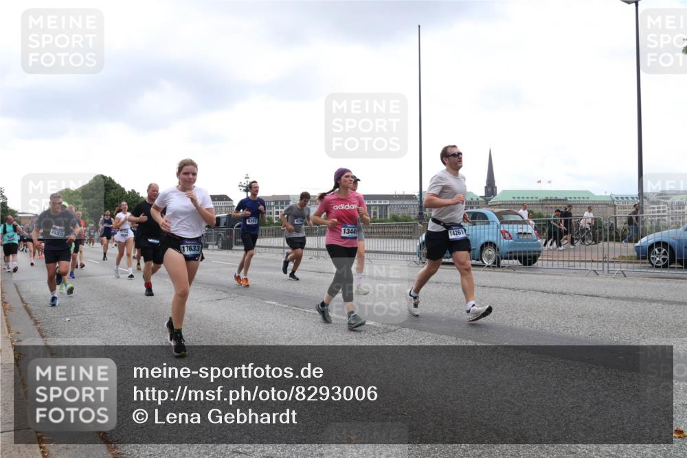 29.06.2025 - hella hamburg halbmarathon Lena Gebhardt http://msf.ph/oto/8293006 29.06.2025 10:46:44 Lombardsbrücke 1073, 1286, 1363, 1371, 1375, 1429, 1465, 1608, 1720, 1837, 1999, 2162, 2211, 2320, 2327, 2500, 2556, 2665, 2697, 2981, 3277, 3406, 3407, 3469, 3734, 3823, 4119, 4202, 4296, 4342, 4355, 4448, 4604, 5111, 5114, 5700, 5796, 5854, 5953, 6068, 6124, 6161, 6496, 6740, 7303, 7364, 7368, 7374, 7412, 7767, 7827, 7960, 8047, 8477, 8486, 8551, 8553, 8684, 8700, 9337, 9691, 10153, 10230, 12298, 12333, 12522, 13969, 14261, 15852, 16882, 16987 meine-sportfotos.de